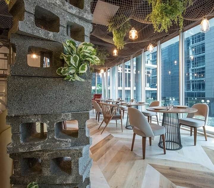 HereNowさんのインスタグラム写真 - (HereNowInstagram)「Enjoy cocktails with a summer breeze at this outdoor bar and restaurant @lazy_point. 享受慵懶的台北夜 在露天吧台吹風喝調酒 Recommended by @flyflyflying. . . . #herenowcity #wonderfulplaces #beautifuldestinations #travelholic #travelawesome #traveladdict #igtravel #foodie #foodgasm #foodporn #dailyfoodseeker #hypefeast #instafood #footfetishnation #foodfluffer #LazyPointRestaurant&Bar #taipei #台湾 #台北 #台北旅行 #대만 #대만여행 #타이베이 #iseetaiwan #exploretaiwan #vscotaiwan #taiwangram #台灣 #吃貨人生」6月24日 20時47分 - herenowcity