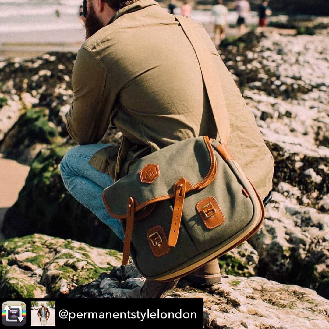 ジョンチャップマンのインスタグラム：「See the @permanentstylelondon review of the @adammarelli x @chapmanbags camera bag available online and in store at #london #showroom #camera #photography #leica #handcrafted #madeinengland #bags #camerabag」