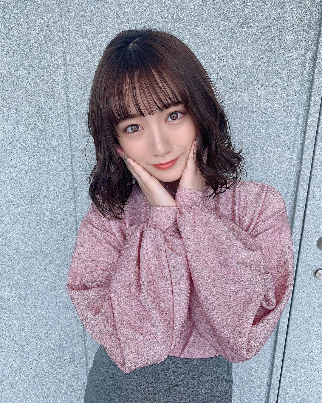 近藤真琴さんのインスタグラム写真 - (近藤真琴Instagram)「・ 今日はいつもと違う感じ！ 自分でも可愛く巻けるように練習しなくちゃ〜 ・ ・ #今日のまこちゃん #ふわふわ #いえあ  #dela #近藤真琴 #アイドル #instagood」6月24日 20時52分 - onakasuitamakochan