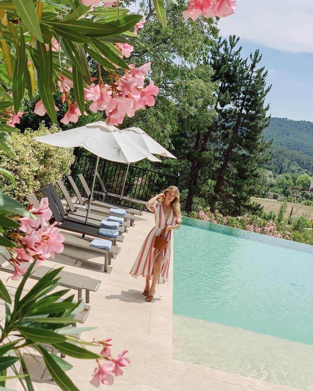 Carin Olssonさんのインスタグラム写真 - (Carin OlssonInstagram)「Arrived in Provence (it’s my first time properly visiting this place 😍😭) for tonight’s @Jacquemus show and already thinking that I might never leave @Leslodgessaintevictoire 💕」6月24日 21時01分 - parisinfourmonths
