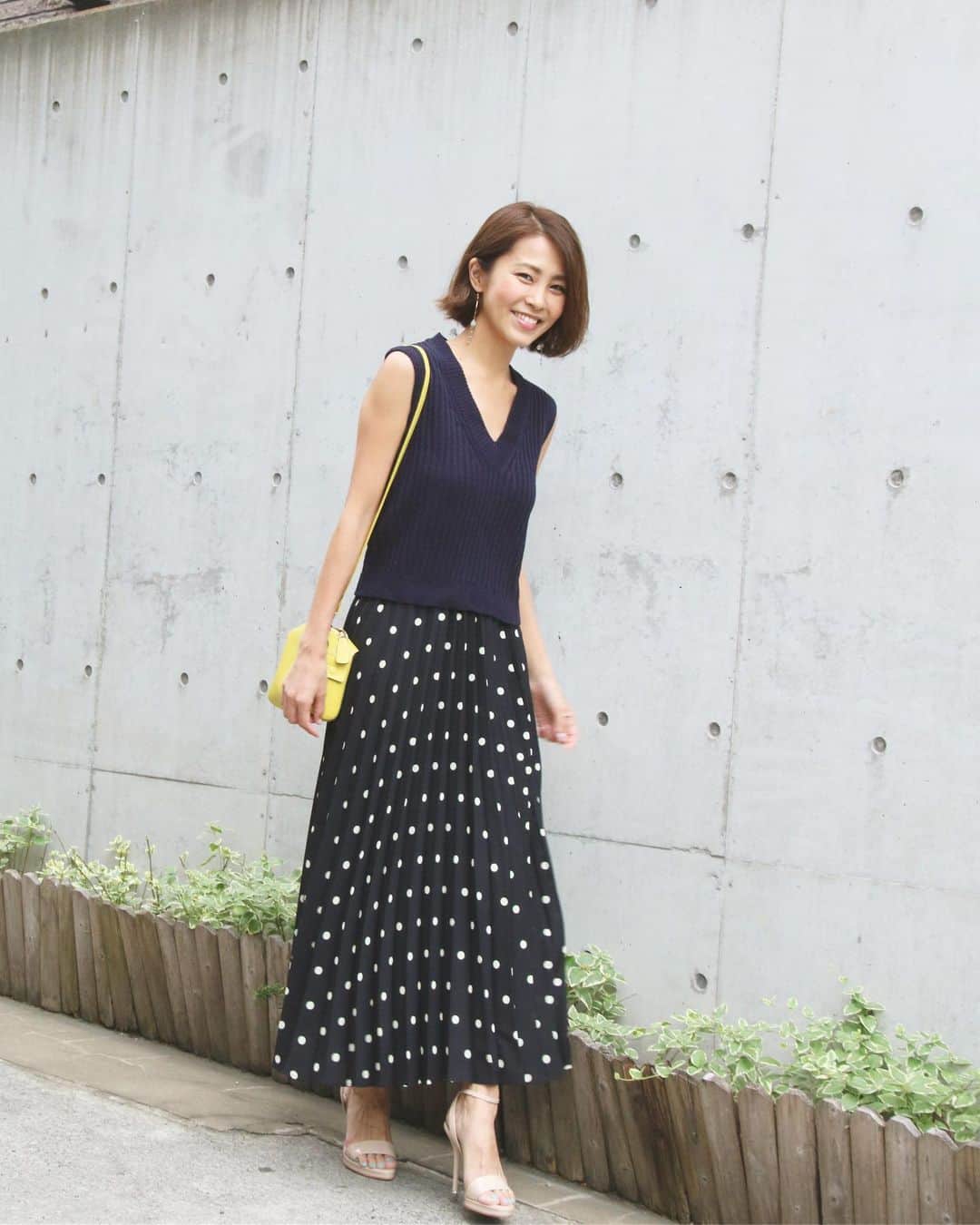 坂元美香さんのインスタグラム写真 - (坂元美香Instagram)「こんばんはーて覗いてる風。一目惚れしたセットアップが届いたら後ろがセクシーだった件🙉😳 . #ootd セットアップ… @romile_official バッグ… @pelleborsajapan サンダル… @bemilano . #びんぼっちゃま」6月24日 20時55分 - mika_saka