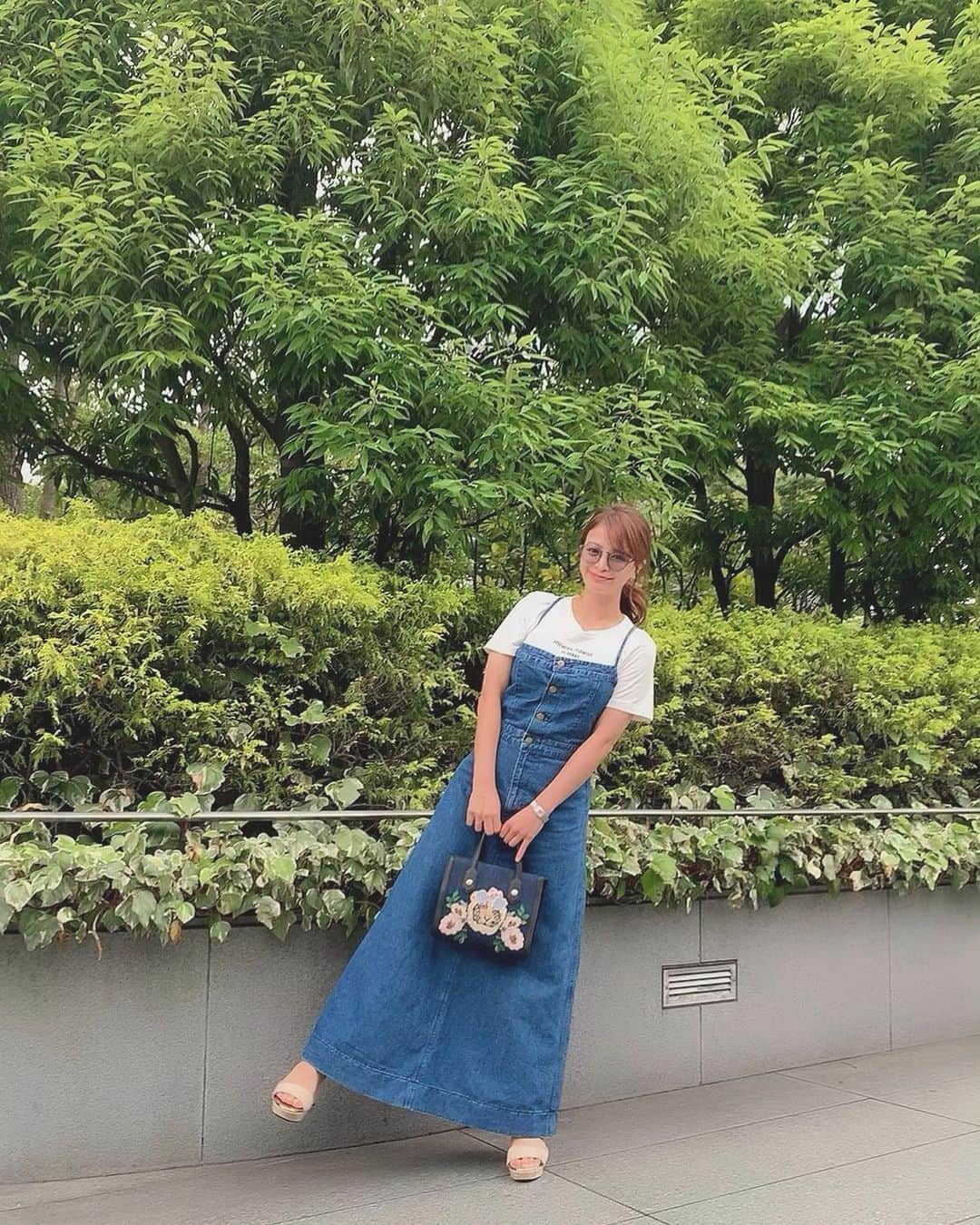 春菜めぐみさんのインスタグラム写真 - (春菜めぐみInstagram)「お気に入りサングラスかけて お出かけ〜🕶💕 ． ． クリアブラックの透け感あるサングラスを 探してたら @tres.jewelry さんで発見🥺✨ ． ． UV入ってるサングラスだから これからの時期にぴったり〜❤️☀️ ． ． クーポンコード【300GA】で 割引になります😆🌈 私とお揃いにしましょ〜🥰 ． ． #tresjewelry #sunglasses #サングラス #ootd」6月24日 20時58分 - me_haruna.02