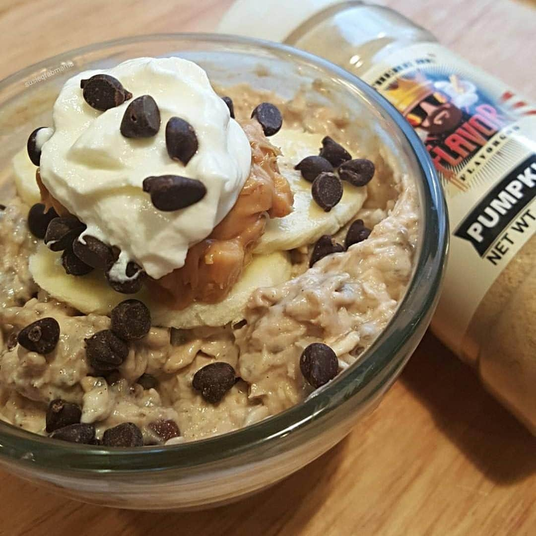 Flavorgod Seasoningsさんのインスタグラム写真 - (Flavorgod SeasoningsInstagram)「Chunky Monkey Overnight Oats🍌⠀ -⠀ @susieqfabmama:⠀ Looking for a healthy and simple breakfast? Well, look no further, I've got just what you need right here! This breakfast treat is so simple and delish! Quick & easy recipe ⬇⠀ -⠀ Main Ingredients ⠀ 1 ripe banana⠀ 1/4 cup greek yogurt, plain⠀ 2 tbsp old fashioned oats⠀ 1 tbsp peanut butter, chunky (or nut butter of choice)⠀ 1 tsp @flavorgod Pumpkin Pie Seasoning⠀ 1 tsp chia seeds⠀ 1 tsp mini choc chips⠀ -⠀ Toppings - Optional⠀ 3 banana slices⠀ 1 tsp peanut butter (or nut butter of choice)⠀ 1 tsp greek yogurt ⠀ 1/2 tsp mini choc chips⠀ -⠀ Directions ⠀ 1. Mix all the main ingredients in a small bowl or Mason jar. ⠀ 2. Seal with a lid and let oat mixture sit in the refrigerator overnight.⠀ 3. Garnish with additional toppings and enjoy the next morning!⠀ ⠀ -⠀ Seasonings Available here ⬇️⠀ www.flavorgod.com⠀」6月24日 21時00分 - flavorgod