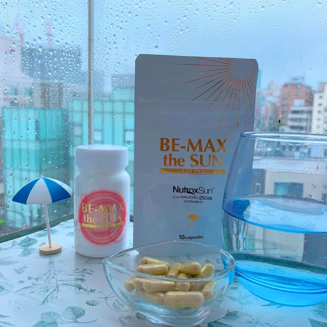 ビーマックスさんのインスタグラム写真 - (ビーマックスInstagram)「塗るから飲むへの新習慣。日傘サプリ【BE-MAX the SUN】﻿ ﻿ 雨の日が続いてますね。。。﻿ ﻿ 【BE-MAX the SUN】は飲用を続けることで、より効果を発揮します。﻿ 紫外線が強くなる前から、ベースを作っておきましょう。﻿ #環境 #環境美容#UVケア #bemaxthesun#メラニン#日焼け止め#美白#美白ケア#美容情報#美肌ケア#継続#美肌#今から#instadaily#sun#healthy#lifestyle#梅雨#ジメジメ#アウトドア#便利#飲む#日傘サプリ#日焼け#ルーティン#雨#uv#uvインデックス」6月24日 21時00分 - bemaxinfo