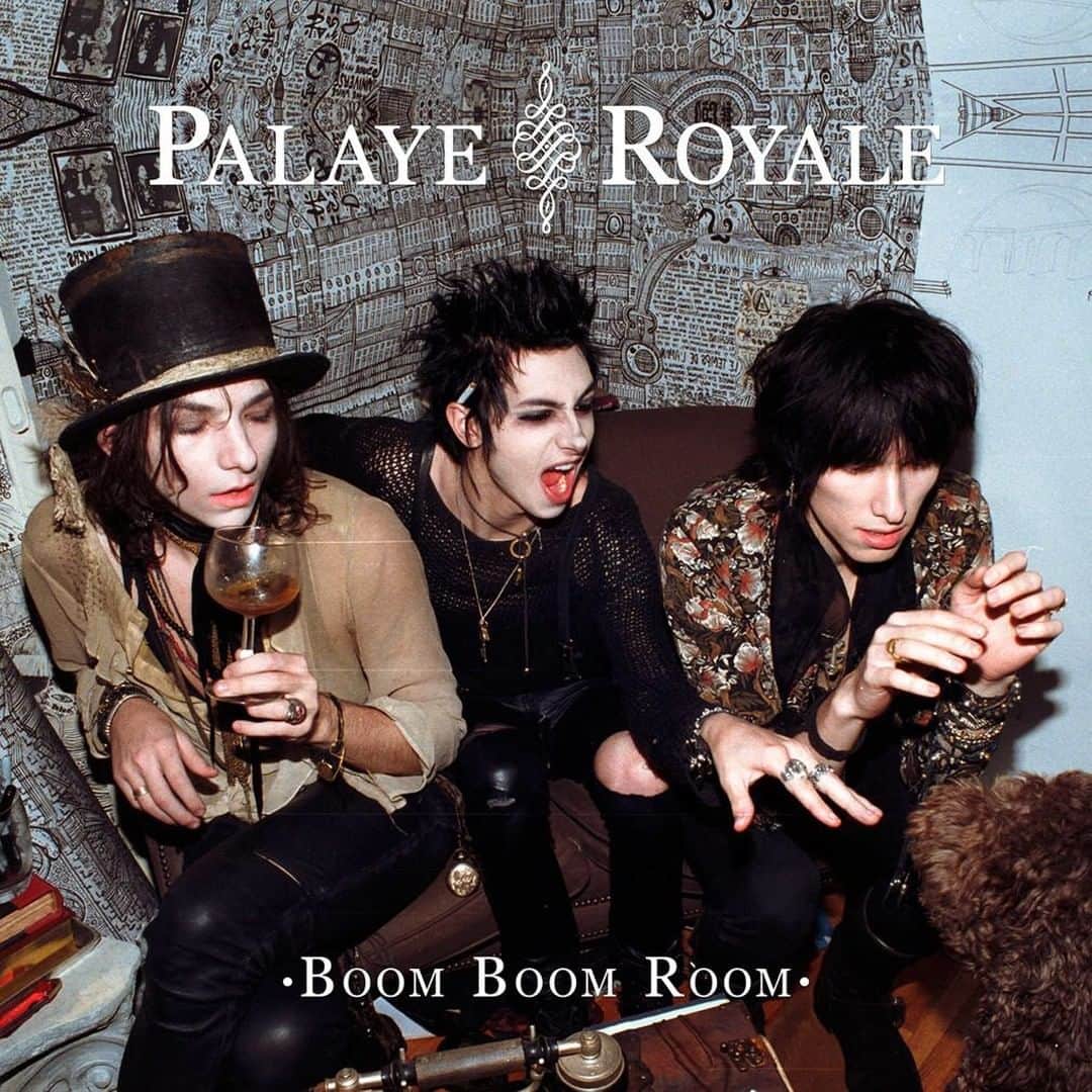 Alternative Pressさんのインスタグラム写真 - (Alternative PressInstagram)「3 years ago today, @palayeroyale released Side A of ‘Boom Boom Room.’ The 1970s influences are present throughout the album’s variety with vocals that sound similar to those of Mick Jagger and Jim Morrison on top of fast paced guitar variations. Overall, Palaye Royale’s debut brings back flashbacks of early rock and roll for today’s generation to rock to. Tag a friend who loves this record 👇🏻 . . . #palayeroyale #boombooomroom #3years #3yearsold #albumanniversary #alternativepress #altpress」6月24日 21時00分 - altpress