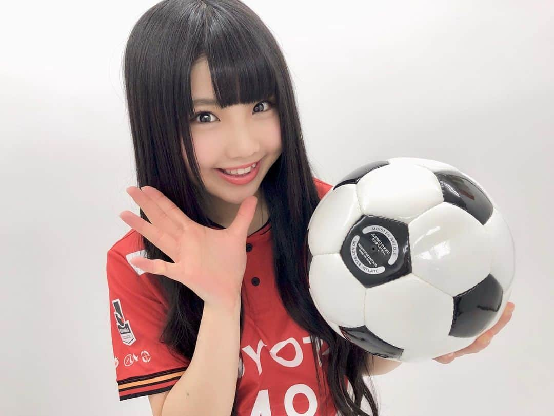 北川愛乃さんのインスタグラム写真 - (北川愛乃Instagram)「ねぇねぇ😊  一緒にサッカーしよ〜⚽️💕 #名古屋グランパスエイト さん #SKE48 #ユニホーム  #サッカー #苦手だけど 😅💦」6月24日 21時10分 - kitagawayoshino