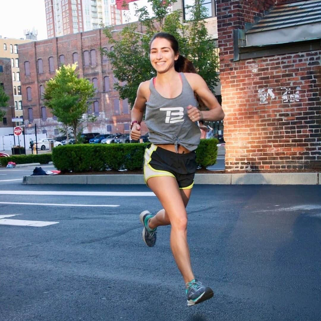 マリッサ・キャステリさんのインスタグラム写真 - (マリッサ・キャステリInstagram)「All smiles for a 6am workout with November Project!  Photo cred. @track484 . . . . . #providencerhodeisland #novemberprojectpvd #runningmotivation #newengland #novemberproject」6月24日 21時13分 - marissacastelli