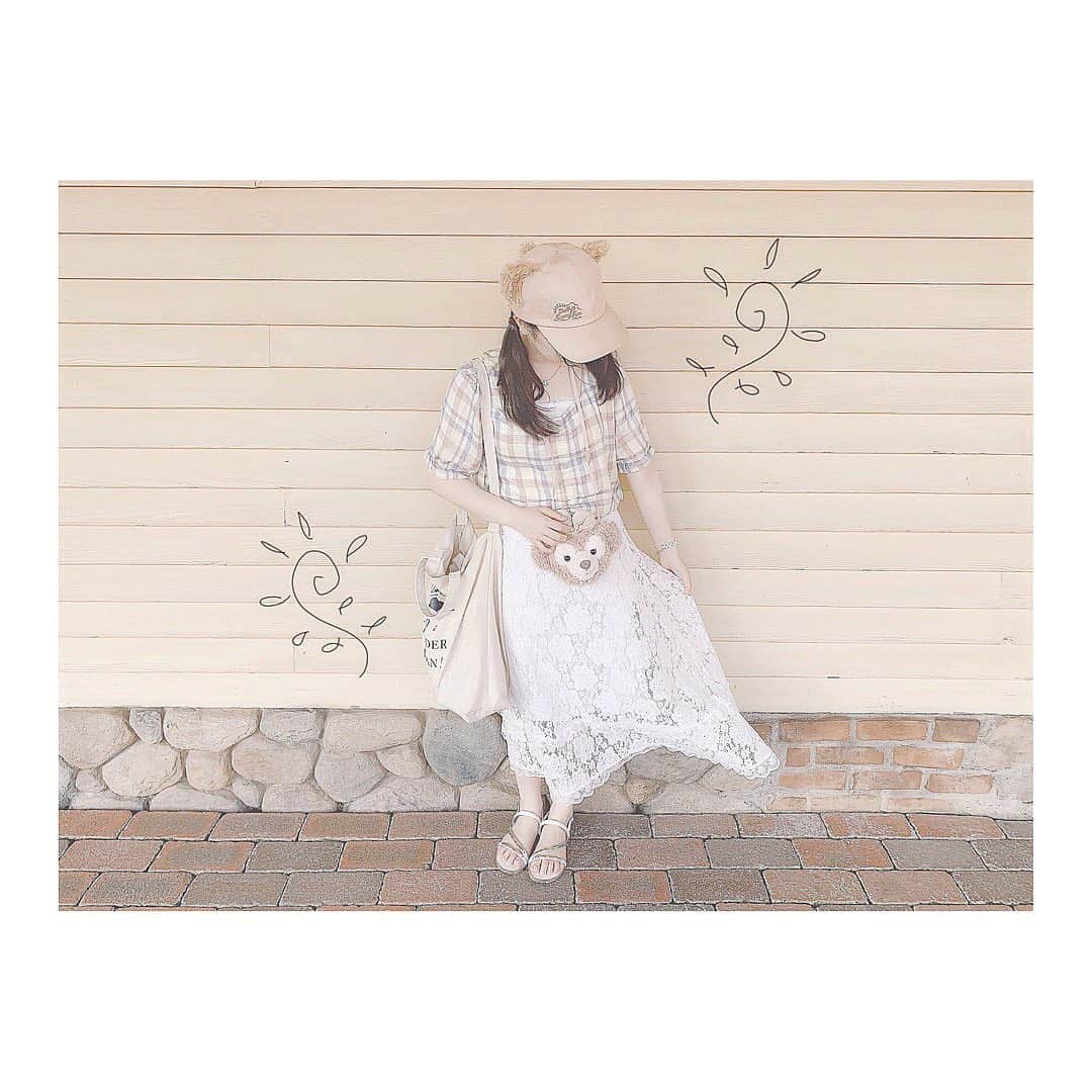 武藤小麟さんのインスタグラム写真 - (武藤小麟Instagram)「. 🐻🌼🍃 . この日は トップス⇒ @17kg_official さん スカート⇒ @deisylotte_official さんの👒💭 どっちもお気に入り🗝❤︎ . 夏服の季節だ〜〜🌻✨ . #ダッフィーコーデ #duffy #ダッフィー #tds #ディズニーシー #disneysea #夏コーデ #fashion  #クリーム色」6月24日 21時16分 - muto_orin