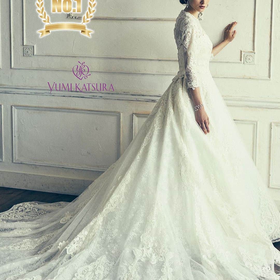 fino_wedding【フィーノ公式】さんのインスタグラム写真 - (fino_wedding【フィーノ公式】Instagram)「フィーノmen'sスタッフが選んだ【彼女に選ぶ桂由美のドレス】ランキング👑 。 →🥇AK-10903  総レースの美しいAラインのウェディングドレス。 ゴージャスでエレガントでとっても女性らしさが際立つドレス 。 →🥈AK-10792 立体的な花がとっても豪華。 写真映りも会場映えも間違いないカラードレス 。 →🥉AK-10904 黄色の中に色とりどりの小花がとっても可愛い。 色合いもシルエットもバッチリ  以上…桂由美のオートクチュールドレスランキング✨でした  微妙に女性スタッフとランキングが違うのが楽しい（笑）  女性スタッフランキングもお楽しみに🥰  @fino_wedding  @fino_shizuoka  @fino_fuji  @fino_numazu  #男性スタッフ #セレクト #桂由美 #ドレス試着 #ドレス選び #wedding #weddingparty #weddingdress #colordress #女性らしい #花嫁スタイル #花嫁diy #ランキング #詳しくはhpで #花スタ #花 #やっぱり可愛い #男目線 #cute #エレガントコーデ #女子力 #プレ花嫁 #プレ花婿 #タキシード #和装  #女性目線 #スタイリング #お楽しみに」6月24日 21時17分 - fino_wedding