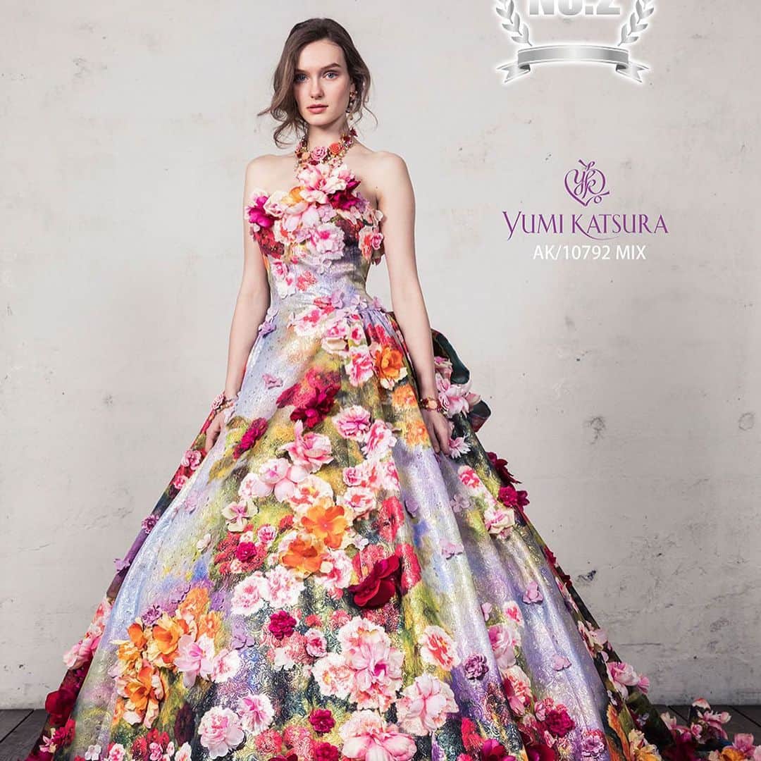 fino_wedding【フィーノ公式】さんのインスタグラム写真 - (fino_wedding【フィーノ公式】Instagram)「フィーノmen'sスタッフが選んだ【彼女に選ぶ桂由美のドレス】ランキング👑 。 →🥇AK-10903  総レースの美しいAラインのウェディングドレス。 ゴージャスでエレガントでとっても女性らしさが際立つドレス 。 →🥈AK-10792 立体的な花がとっても豪華。 写真映りも会場映えも間違いないカラードレス 。 →🥉AK-10904 黄色の中に色とりどりの小花がとっても可愛い。 色合いもシルエットもバッチリ  以上…桂由美のオートクチュールドレスランキング✨でした  微妙に女性スタッフとランキングが違うのが楽しい（笑）  女性スタッフランキングもお楽しみに🥰  @fino_wedding  @fino_shizuoka  @fino_fuji  @fino_numazu  #男性スタッフ #セレクト #桂由美 #ドレス試着 #ドレス選び #wedding #weddingparty #weddingdress #colordress #女性らしい #花嫁スタイル #花嫁diy #ランキング #詳しくはhpで #花スタ #花 #やっぱり可愛い #男目線 #cute #エレガントコーデ #女子力 #プレ花嫁 #プレ花婿 #タキシード #和装  #女性目線 #スタイリング #お楽しみに」6月24日 21時17分 - fino_wedding