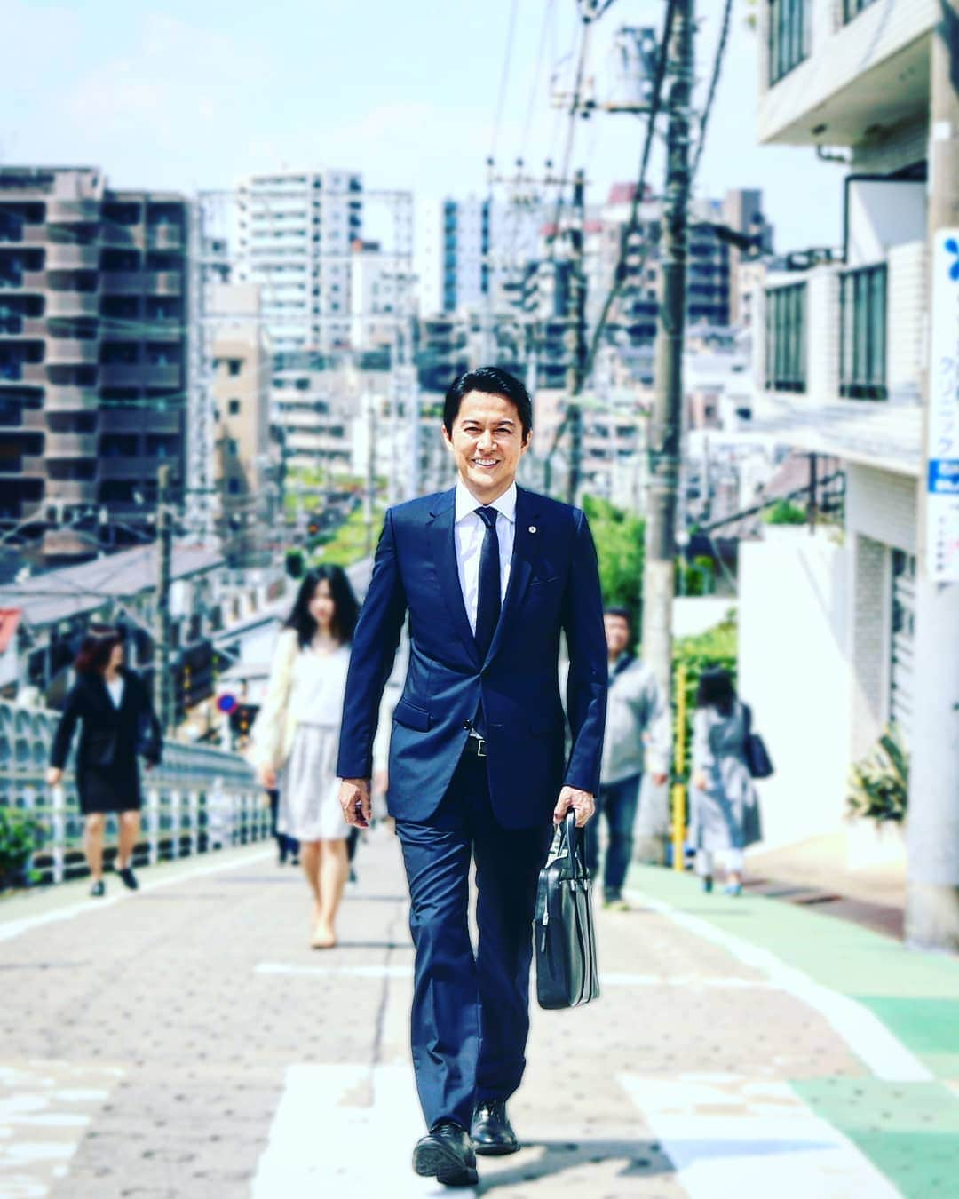 福山雅治さんのインスタグラム写真 - (福山雅治Instagram)「片岡以上に最後まで諦めないキャスト陣、スタッフ陣の情熱が、皆様に届いた手応えを感じております。三ヶ月間お付き合いいただき、本当にありがとうございました！福  #日曜劇場 #集団左遷!!」6月24日 21時29分 - masaharu_fukuyama_official