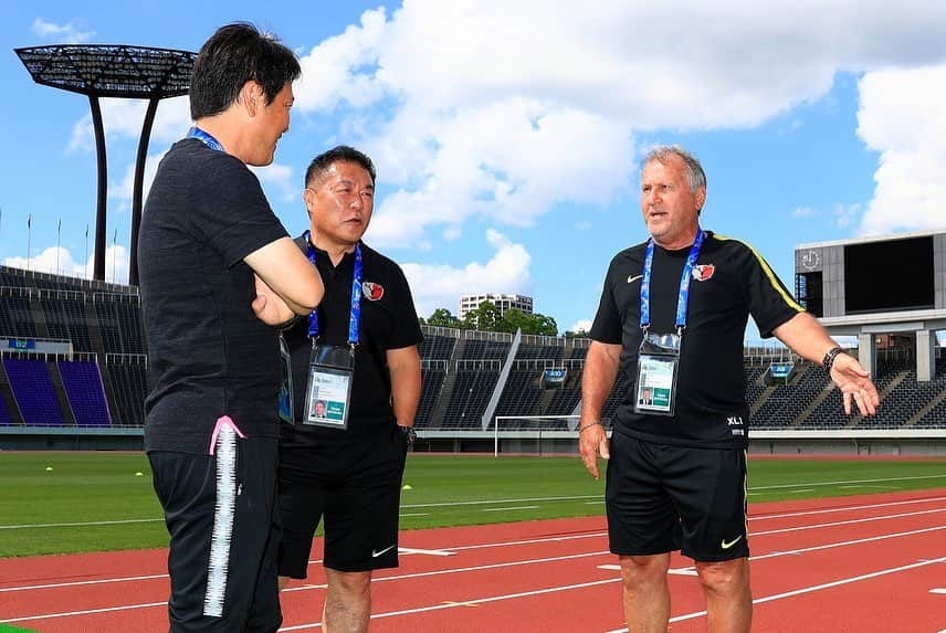 ジーコさんのインスタグラム写真 - (ジーコInstagram)「Voltando aqui a Hiroshima onde vamos jogar o jogo da volta pela ACL contra o Sanfrecce.Na ida vencemos de 1x0.Recordando nesse Estádio onde fiz um belo gol de falta quando vencemos de 1x0 também. Ótima recordação.Fotos da fotografa oficial do Kashima,Yumi.」6月24日 21時30分 - zico