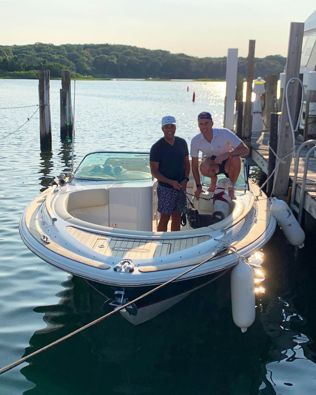 クリスティ・ブリンクリーさんのインスタグラム写真 - (クリスティ・ブリンクリーInstagram)「Heading off to the Harbor for a Beautiful Sunday on the Water ... ⛵️🛥🥂🍾🚤⛵️⚓️🍇☀️🌊🚤🛥」6月24日 21時41分 - christiebrinkley