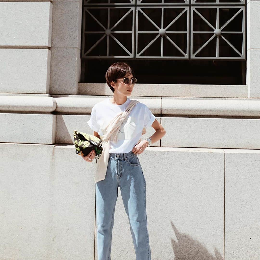 のインスタグラム：「久しぶりの"T shirtとデニム" * 1周回ったりしてずっと好きなスタイルの１つ☺︎ * POPUPで人気だったTシャツもデニムもカーディガンも木曜入荷します！ * #masaco服  #MACHATT」