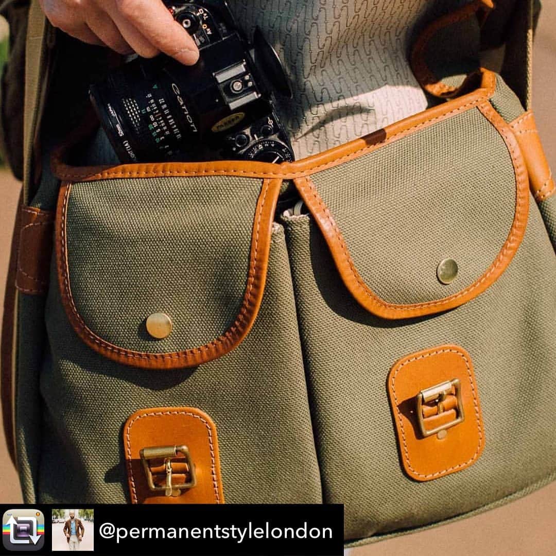 ジョンチャップマンのインスタグラム：「See the @permanentstylelondon review of the @adammarelli x @chapmanbags #camera #bag #photography #leica #camerabag #madeinengland #handcrafted #bags」
