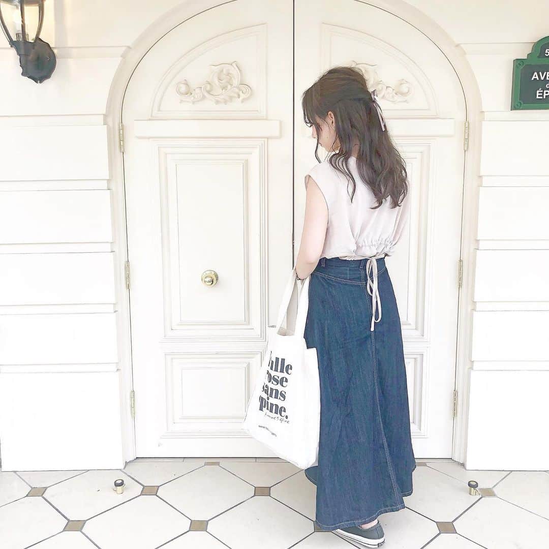 haruさんのインスタグラム写真 - (haruInstagram)「ㅤㅤㅤㅤㅤㅤㅤㅤㅤㅤㅤㅤㅤ ㅤㅤㅤㅤㅤㅤㅤㅤㅤㅤㅤㅤㅤ ㅤㅤㅤㅤㅤㅤㅤㅤㅤㅤㅤㅤㅤ #ootd ㅤㅤㅤㅤㅤㅤㅤㅤㅤㅤㅤㅤㅤ リクエスト頂いた GUのスカートの着回しコーデ💕 ㅤㅤㅤㅤㅤㅤㅤㅤㅤㅤㅤㅤㅤ @titivatejp の トップス前後2wayできれるので 今回は後ろでリボンにして ヘアスタイルも ハーフくるりんぱにリボンで 女の子らしくしました☺💗 ㅤㅤㅤㅤㅤㅤㅤㅤㅤㅤㅤㅤㅤ ❤︎ tops : #titivate ❤︎ skirt : #GU ❤︎ bag : #epine ❤︎ shoes : #converse ❤︎ accessory : #lattice ㅤㅤㅤㅤㅤㅤㅤㅤㅤㅤㅤㅤㅤ お友達とepineに行ったので可愛い扉の前で🥰 可愛いで溢れてた(  ᵒ̴̶̷᷄௰ᵒ̴̶̷᷅ )💓 ㅤㅤㅤㅤㅤㅤㅤㅤㅤㅤㅤㅤㅤ #プチプラコーデ#GUコーデ#ハーフくるりんぱ #harucd ㅤㅤㅤㅤㅤㅤㅤㅤㅤㅤㅤㅤㅤ」6月24日 21時52分 - __haru3