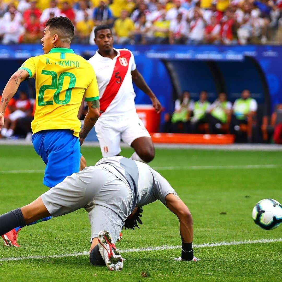 サッカーキングさんのインスタグラム写真 - (サッカーキングInstagram)「. NO-LOOK👀 （2019.06.22） . 📷Photo by Chris Brunskill/Fantasista/Getty Images . #フィルミーノ #RobertFirmino #Firmino #RF20 #ブラジル #Brazil #🇧🇷 #コパアメリカ #CopaAmerica #CopaAmerica2019 #football #futbol #futebol #サッカー #⚽️ #サッカーキング」6月24日 12時55分 - soccerkingjp