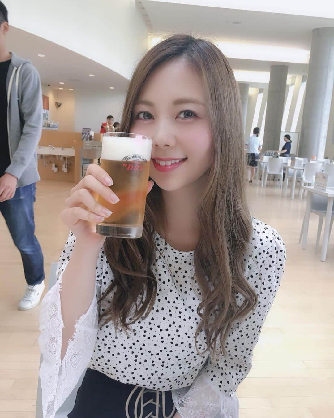 西村季里子さんのインスタグラム写真 - (西村季里子Instagram)「・ アサヒのビール工場に行ってきた🍻 ビール作りの工程とか、 実際の現場も見れて楽しかった😍 作りたてのビールも…🍺 (わたしは飲まないけど🙅🏻‍♀️) カルピスがとっても美味しかった🥛笑 ジンギスカンも食べれて満足🤤💕 . ビール工場のあとは 御殿場アウトレットに行ったり🌻 富士山も近くで見れた〜🗻✨✨ 一日中遊びまくって楽しかった💓 #ビール#ビール工場#アサヒビール #アサヒビール工場見学 #asahi#カルピス #アサヒスーパードライ#作りたてのビールビール #ジンギスカン#焼肉#ジェラート#富士山 #御殿場#御殿場アウトレット#遠出 #follow#followme」6月24日 12時56分 - kiriko_nishimura