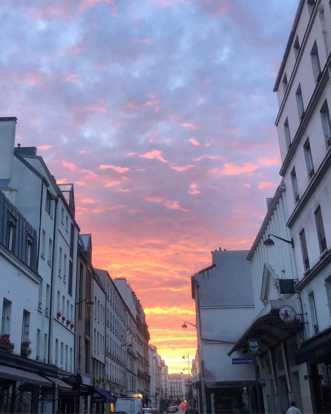 ポーリーヌ・オアロさんのインスタグラム写真 - (ポーリーヌ・オアロInstagram)「Paris. 5:43 AM.」6月24日 12時57分 - paulinehoarau