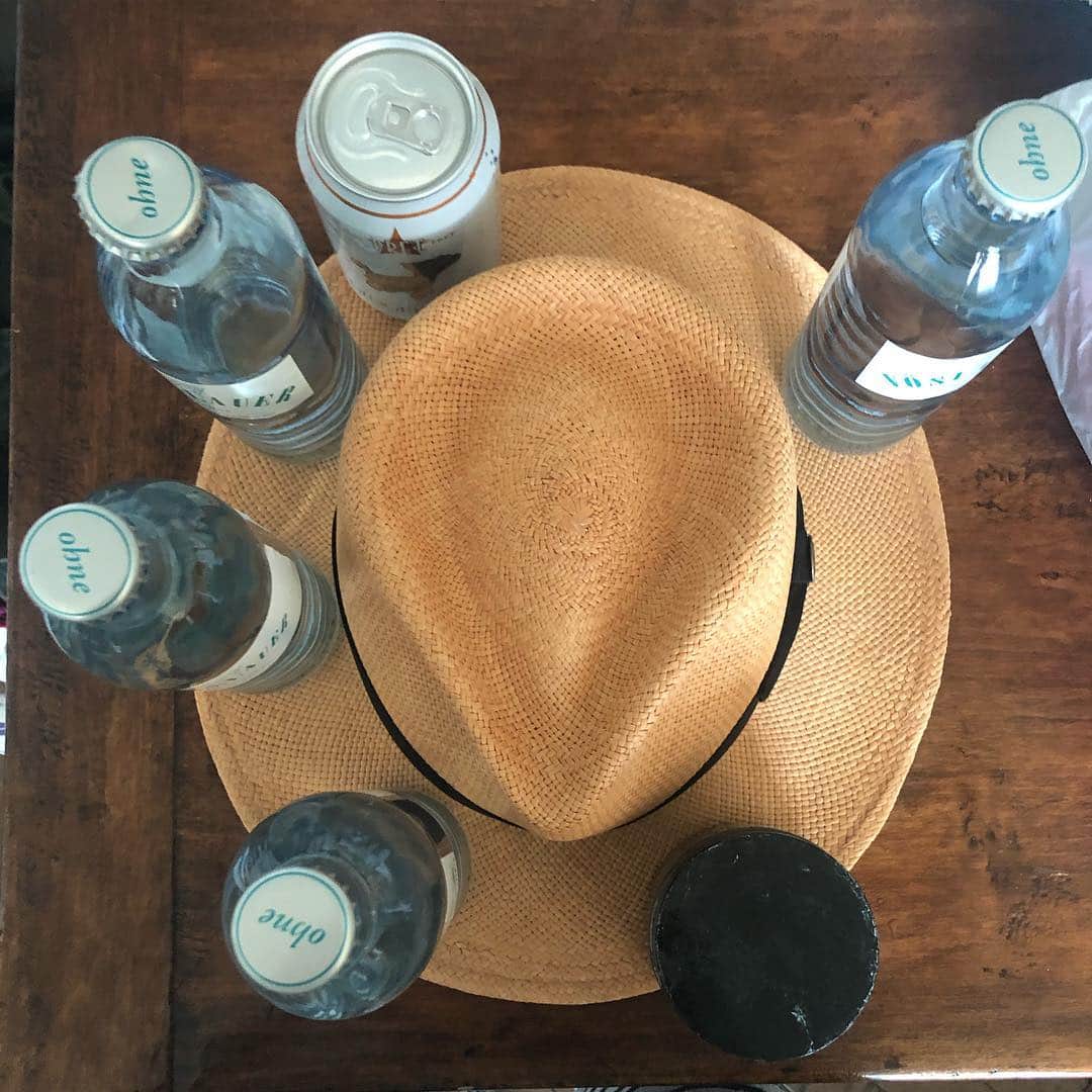 レナ・ヘディのインスタグラム：「Totes profesh hat shaper me」