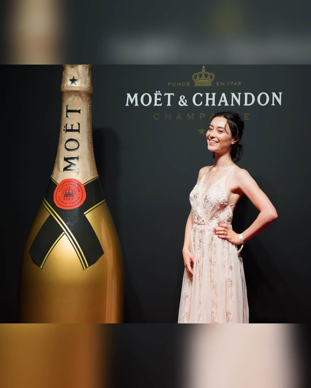 エミ・マイヤーさんのインスタグラム写真 - (エミ・マイヤーInstagram)「😁Moët Chandon 150th anniversary party // Dress by #asos Shoes by #stuartweitzman」6月24日 13時02分 - emimeyer