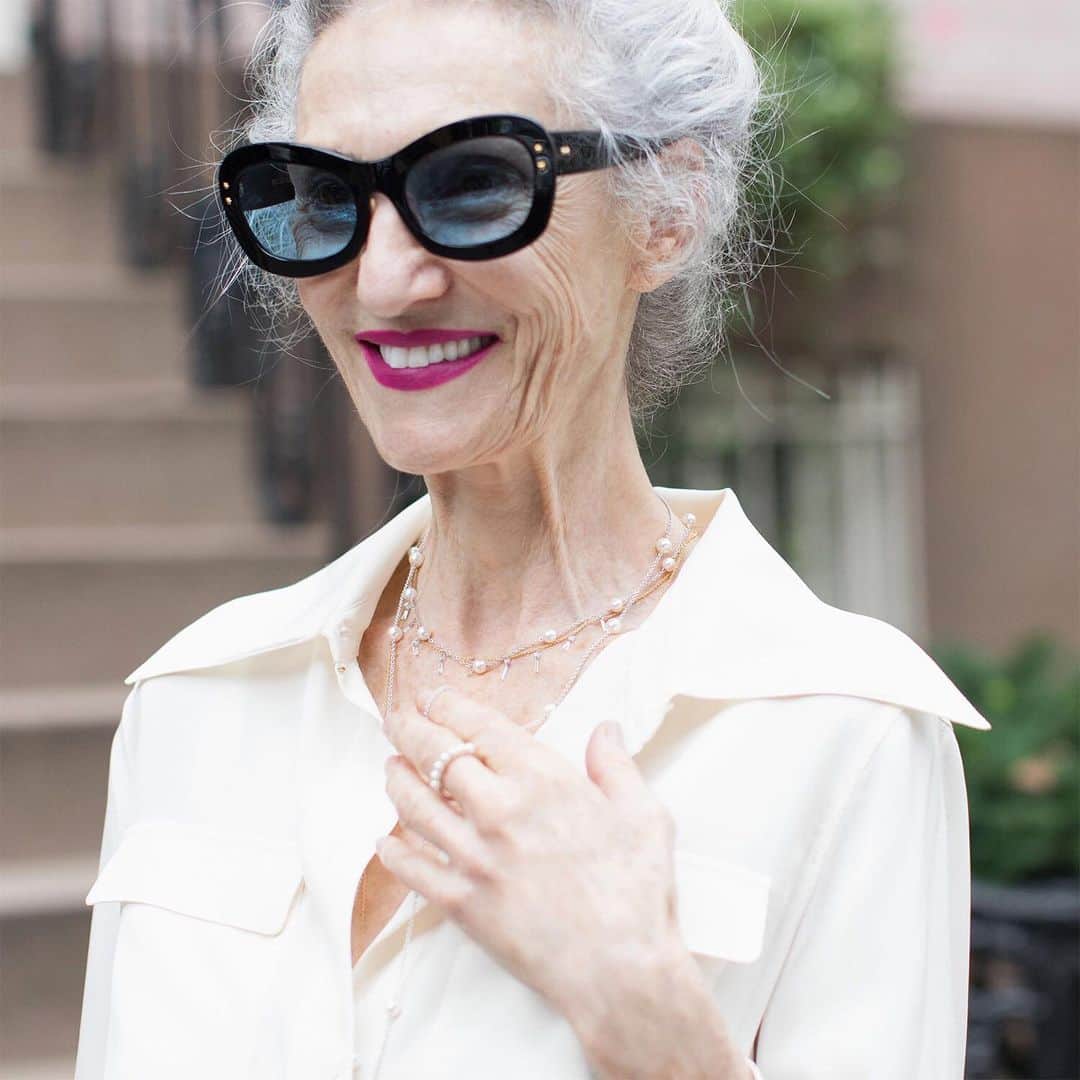 Mikimotoさんのインスタグラム写真 - (MikimotoInstagram)「The Timeless Original - Founder / Creator of @lindaandwinkslove, Linda Rodin @lindaandwinks enjoys the allure of pearls which brings out the inner beauty of the wearer. #mikimoto #mikimotopearls #ExploreTheOriginal #MikimotoPearlMonth」6月24日 13時04分 - official_mikimoto