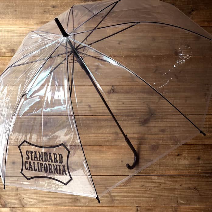 スタンダードカリフォルニアさんのインスタグラム写真 - (スタンダードカリフォルニアInstagram)「Shield Logoをプリントしたオリジナル ビニール傘。 雨の日に限り、店頭で発売しています！ ビニール傘でもロゴが入るだけで、傘立ての中でも見分けがつきやすくオススメですよ。 #standardcalifornia #スタンダードカリフォルニア #傘 #ビニール傘 #umbrella #雨 #rainyday」6月24日 13時09分 - standardcalifornia