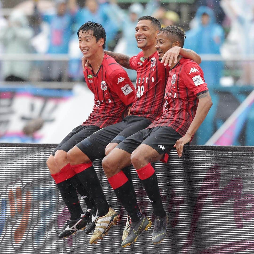 サッカーキングさんのインスタグラム写真 - (サッカーキングInstagram)「. 仲良く3人で3発⚽️⚽️⚽️ （2019.06.22） . 📷Photo by J.LEAGUE/Jリーグ . #北海道コンサドーレ札幌 #Cosadole #石川直樹 #ジェイ #鈴木武蔵 #明治安田生命J1リーグ #Jリーグ #コトシハJガハンパナイ #JLeague #J撮り #J1 #football #サッカーキング #⚽️ #サッカー」6月24日 13時12分 - soccerkingjp