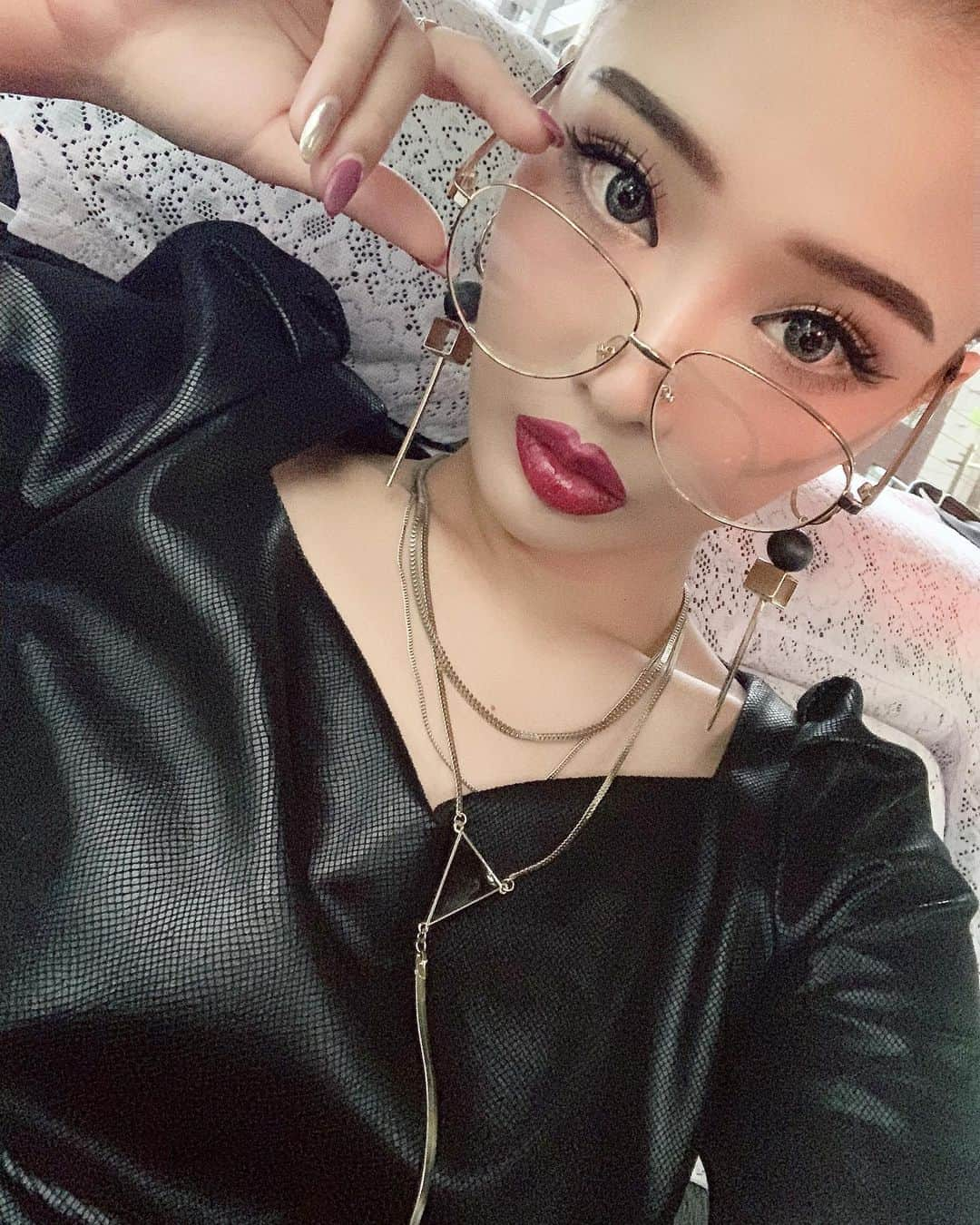 RiRiさんのインスタグラム写真 - (RiRiInstagram)「まちゅえく付けてきた❤️ 2週間に1回の付け足し🥰🎶 RounGe渋谷店 @rounge_nail_shibuya 🧡 担当は、なっちゃんがお休みだったので、角田さん @na0tan_ 👱🏼‍♀️💕 ☎️ 03-3463-3300 なっちゃんが、いない時はいつも角田さんなんだけど、接し方もとても丁寧で、安心して付けてもらえます☺️🙏💗 いつもありがとうございます✨ #RounGe #roungenail #roungeeyelash #eyemakeup #eyelash #3dラッシュ」6月24日 13時37分 - _ri420