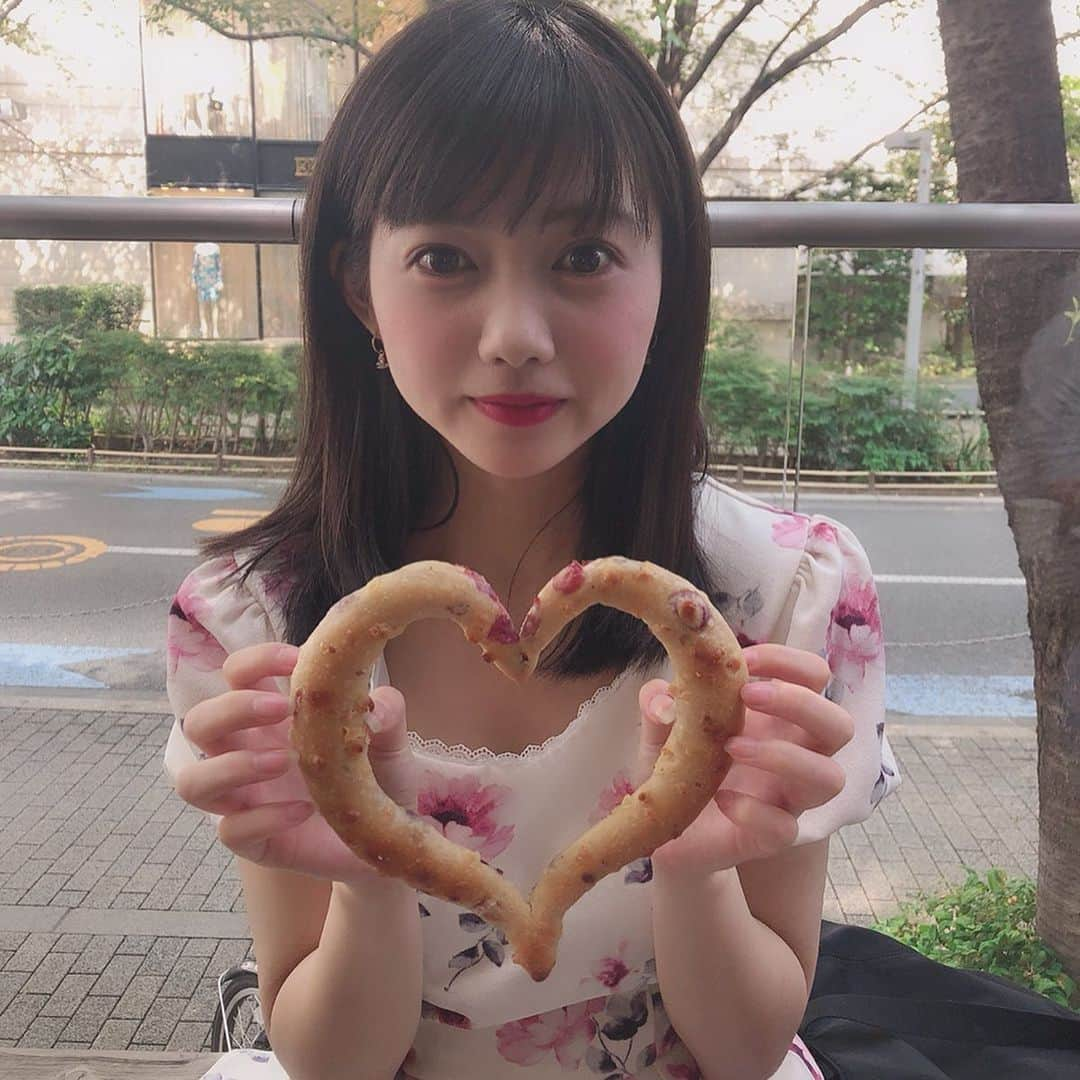 佐倉ちひろさんのインスタグラム写真 - (佐倉ちひろInstagram)「🍞🥐🥖🥨 ❤︎ 、 #bricolagebreadandco #bread #lunch #terrace #instafood #instagood #パン #パン屋 #ランチ #テラス席 #六本木 #六本木カフェ #彼女とデートなうに使っていいよ #インスタ彼女」6月24日 13時33分 - chihiro__sakura