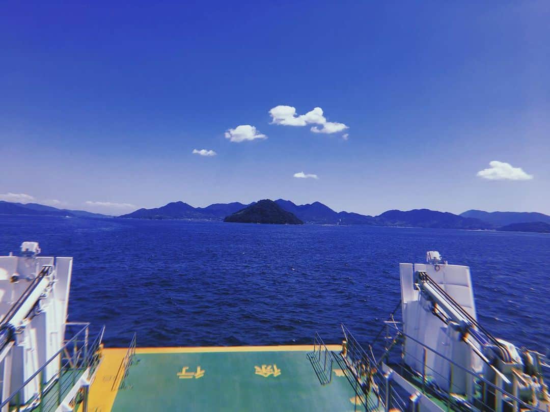 渕上里奈のインスタグラム：「⁑ 三〇歳に なりました︎ ︎☺︎ . . 生きてるって素晴らしい 〜 生まれてきてよかったなぁ ほんとうに ありがとうございます 。  皆さまからのメッセージも ひとつひとつ 読ませていただいてます すんんんんごい嬉しいです 𓅯  三〇 渕上 いきまーーす！  いい天気じゃな 〜☀︎」