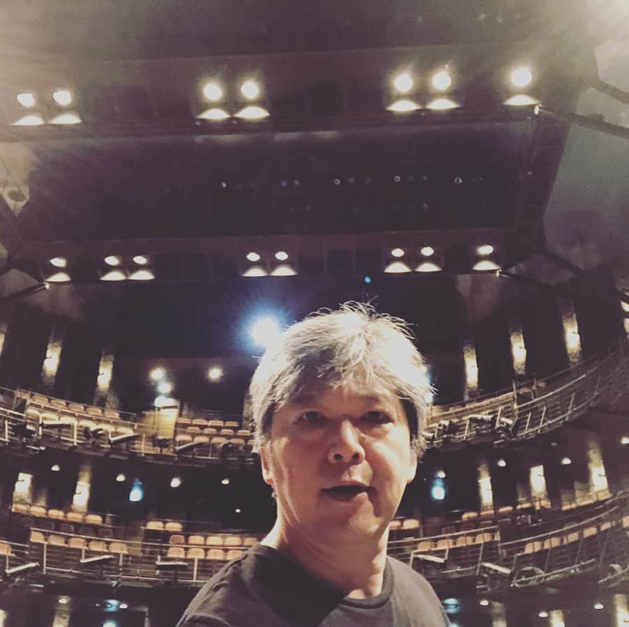 三上市朗のインスタグラム：「「キネマと恋人」東京公演終了いたしました。やはり始まってしまえばあっという間にラストがやって来る。もっとこの劇場でやりたかった！また帰ってこれますように。 全スタッフ・キャスト・関係者に感謝。 これから旅が始まります！ #キネマと恋人  #世田谷パブリックシアター」