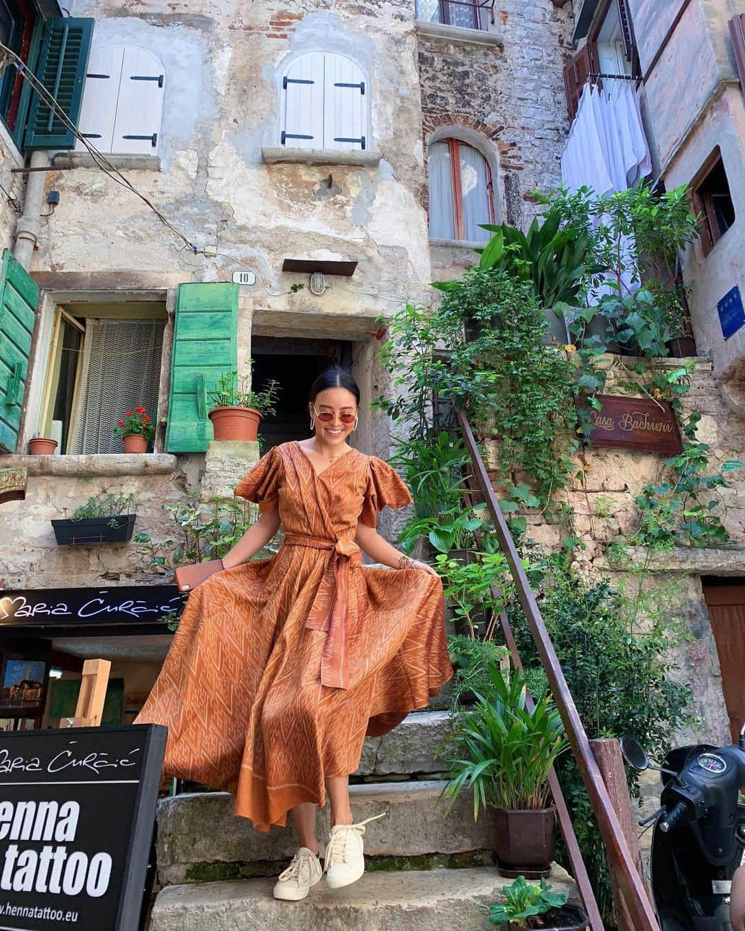 Amata Chittaseneeさんのインスタグラム写真 - (Amata ChittaseneeInstagram)「Until we meet again :) #rovinj @visitistria @shareistria #Croatia #pearypiearoundtheworld 🐝🌼」6月24日 14時04分 - pearypie