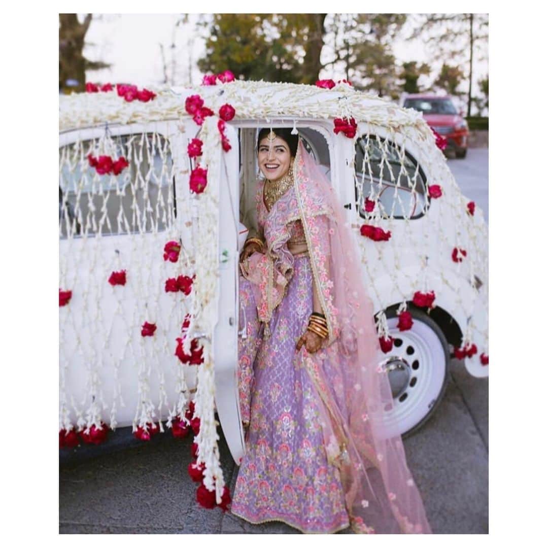 Indianstreetfashionさんのインスタグラム写真 - (IndianstreetfashionInstagram)「This gorgeous bride is all sorts of goals .. loving her lilac lehenga and that million dollar smile 🤗 #indianstreetfashion #indianwedding  #wedding #weddingsofinstagram #instawedding  #indianwedding #bridesofindia #bridesofinstagram #indianbridaloutfit #weddinglook  #bridallook #bridestyle #weddingtrend #trend #bridaljewelry #jewellery #weddinginspo #weddingplanner #weddingblogger #weddingplanner #destinationwedding @beginnings_for_you」6月24日 14時22分 - indianstreetfashion