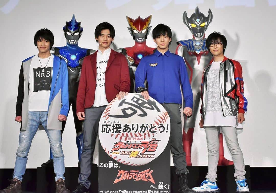 井上祐貴さんのインスタグラム写真 - (井上祐貴Instagram)「先日、ウルトラマンR/Bグランドフィナーレでした 先輩方、R/Bファンの方達の思いを受け継ぎ、 ウルトラマンタイガキャストスタッフ一同精一杯素晴らしいものを作り上げていきます どうぞ宜しくお願い致します 7月6日スタートです！！ #ウルトラマンルーブ  #ウルトラマンタイガ  #平田雄也 #小池亮介 #寺島拓篤」6月24日 14時22分 - inoue_yuki_