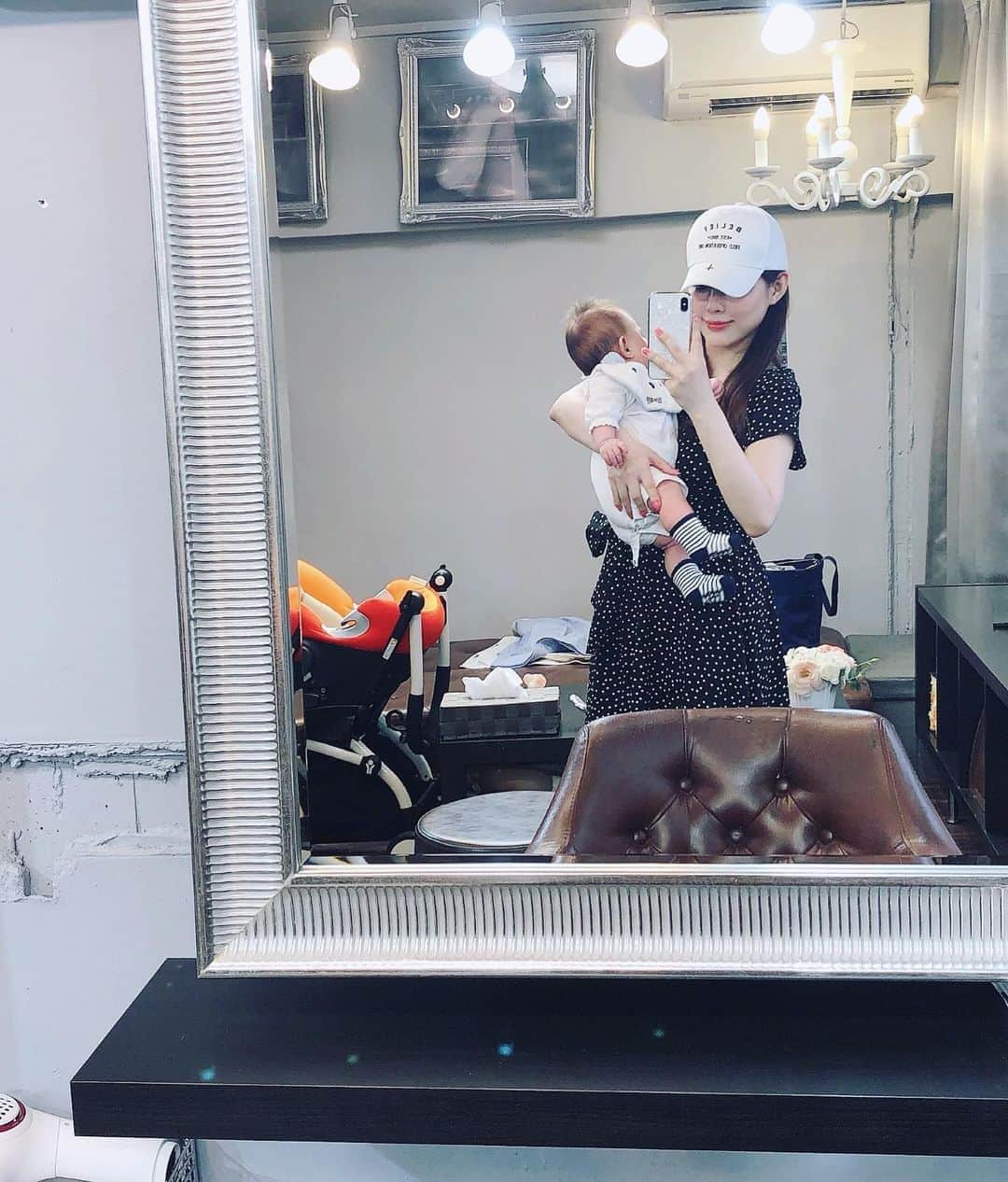 美馬怜子のインスタグラム：「息子と一緒に美容day😊💕 ＊ ＊ 貸し切りにしてくれるので、子供と一緒でも安心して通える美容院👶💛 ＊ ＊ カット、カラー、トリートメントをしっかりしてもらったよ✨ ＊ ＊ 麻布十番の駅からすぐなのも嬉しいです❤️ Atelier re:verの戸塚さんと🤗⭐️ またよろしくお願いします❣️ . #美容day #貸し切り美容室 #麻布十番 #アトリエリバー #息子とデート」