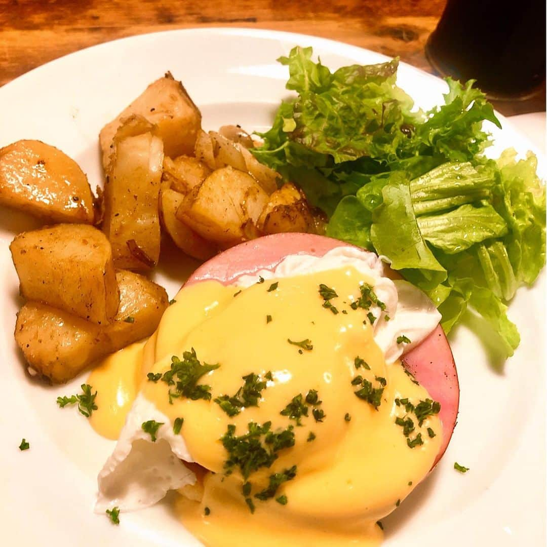 山田優依さんのインスタグラム写真 - (山田優依Instagram)「Bubby’s morning 🌈✨ . マルタで出会ったいくさんとの先日の定例会😊💕 . いつもBubby’sでオーダーするボリュームのある パンケーキも好きだけど、今回初めて食べた エッグベネディクトも美味しかった😋 . 綺麗なお顔立ちのいくさんと並ぶと まじで私薄くて悲しい🤣 . #japan #tokyo #ginza #bubbys #EggsBenedict」6月24日 14時36分 - yui_gourmetwalker