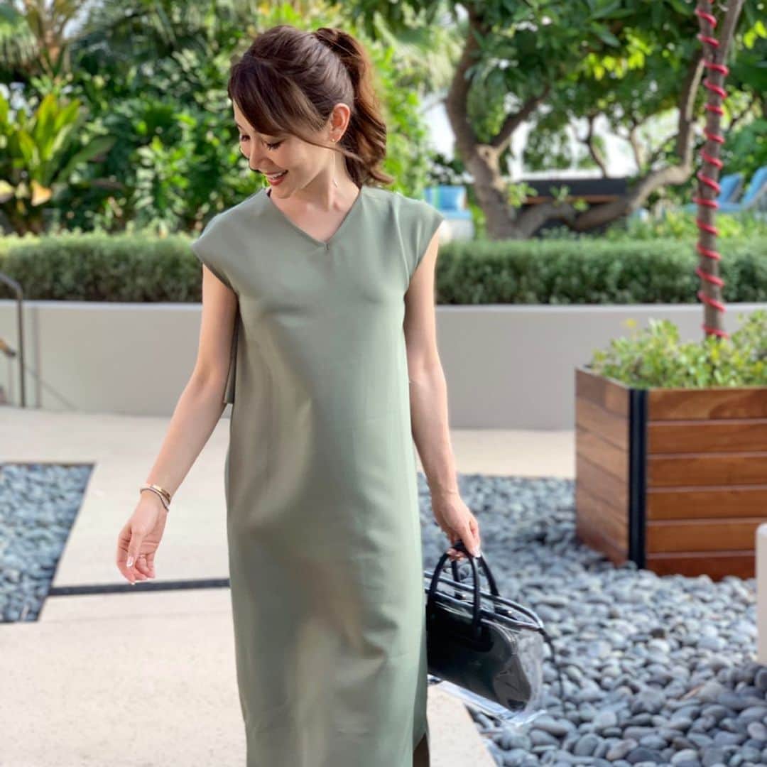 吉田美紀さんのインスタグラム写真 - (吉田美紀Instagram)「・ ・ このワンピ、大活躍♡♡ ¥5900とお値段以上の自信あり！です^ ^ ・ 本日発売！ ご好評いただいています⁎⁺˳✧༚ ・ onepiece→#lialapg sandal→#miumiu  bag→#liala ・ #coordinate #onepiece #outfit #ootd #look #style #fashion #wardrobe #instafashion #instagood #ママコーデ #ママコーディネート #ママファッション #コーディネート #ファッション #ワンピース」6月24日 14時58分 - miki__yoshida