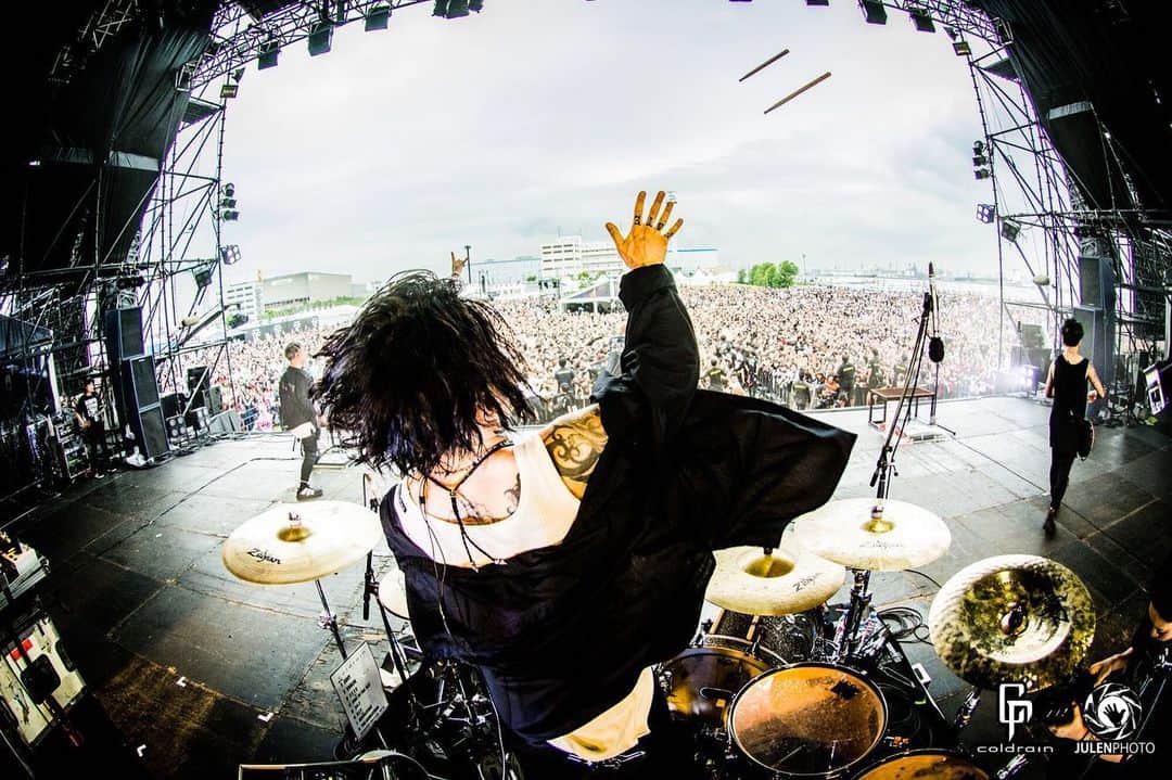 Katsuma さんのインスタグラム写真 - (Katsuma Instagram)「DEADPOP FESTIVAL2019🔥 毎年の事ながら最高✨ しょっぱなからかましてその後出演バンド全部見た。 打ち上げも朝まで、長い1日になると思ってたらあっという間だったわ！ また来年もよろしく😈  photos by @julenphoto」6月24日 15時10分 - katsuma_drums