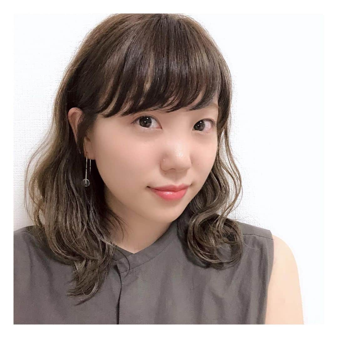 小原好美さんのインスタグラム写真 - (小原好美Instagram)「伸ばそうと思っていたんだけど切っちゃいました(●´人｀●) ロングはいつになることやらw でもボブもいつか✨  ciecaさんありがとうございました♫  #ちょっとしたイメチェン #ここから明るくなるぞ #柄のないどシンプルな服を着たい #皆さんコメントありがとうございます #ずっちインスタ見てくれたみたい #皆さんのコメントも見たんじゃないかなぁ #石上好美を今後ともよろしくお願いします」6月24日 15時24分 - konomi_kohara0628