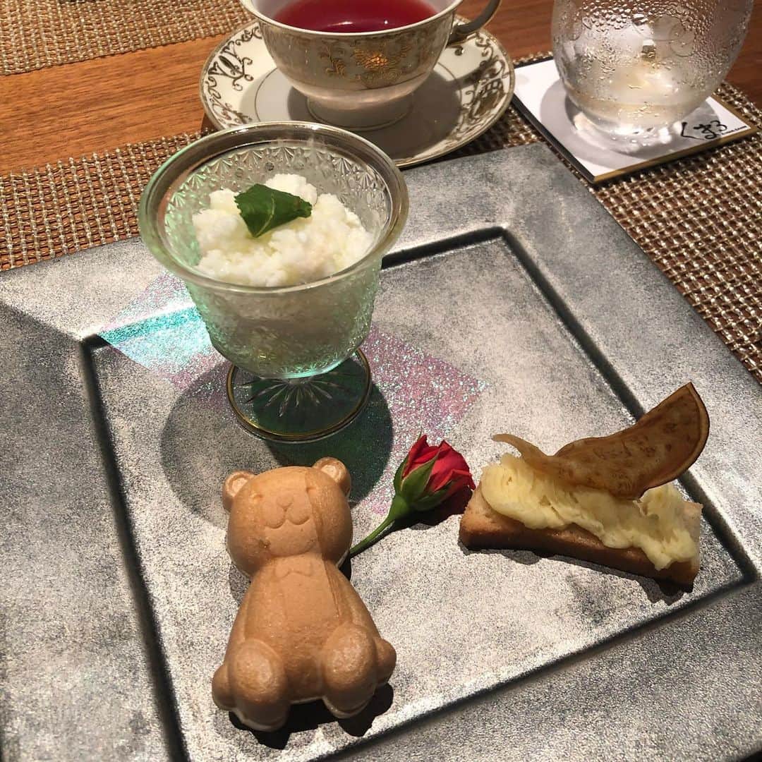 田中幸恵さんのインスタグラム写真 - (田中幸恵Instagram)「_____ . @maikoshibata  とkuma3🧸 . . 食べながらダイエットの話とか、どんなん笑🤣 . でも痩せたい、、🐷 . とりあえずいっぱい食べたけど、いっぱい喋ったしカロリー消費されてる！（はずっ！🙄） . . 🧸さんの最中アイスは、パチパチするのが入ってた！ 31のポッピングシャワーみたいなパチパチ笑 . 追記 お肉嬉しすぎて2枚同じ写真上げてる笑🤭 再ポストするのが面倒なのでこのままで🙏 #kuma3」6月24日 15時31分 - yukie__tanaka