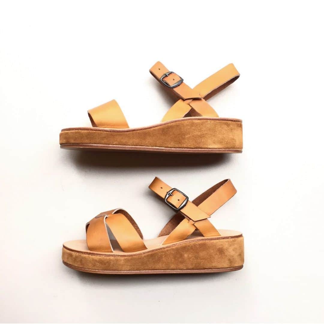 のインスタグラム：「Compensées Cecile et Pac  #summercrush #chaleur #summer #wedgesandals #handcraftedshoes #labottegardiane #madeinfrance🇫🇷」