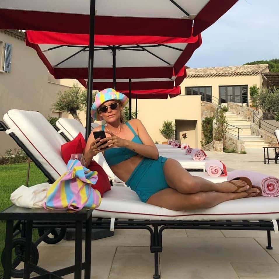 マッツノーガードさんのインスタグラム写真 - (マッツノーガードInstagram)「Pretty jealous of this holiday scenario ⛱ @blancamiro wearing our bucket hat and beach bag made in collaboration with @helmstedt_ ❤️ #madsnorgaardxhelmstedt」6月24日 15時49分 - madsnorgaard