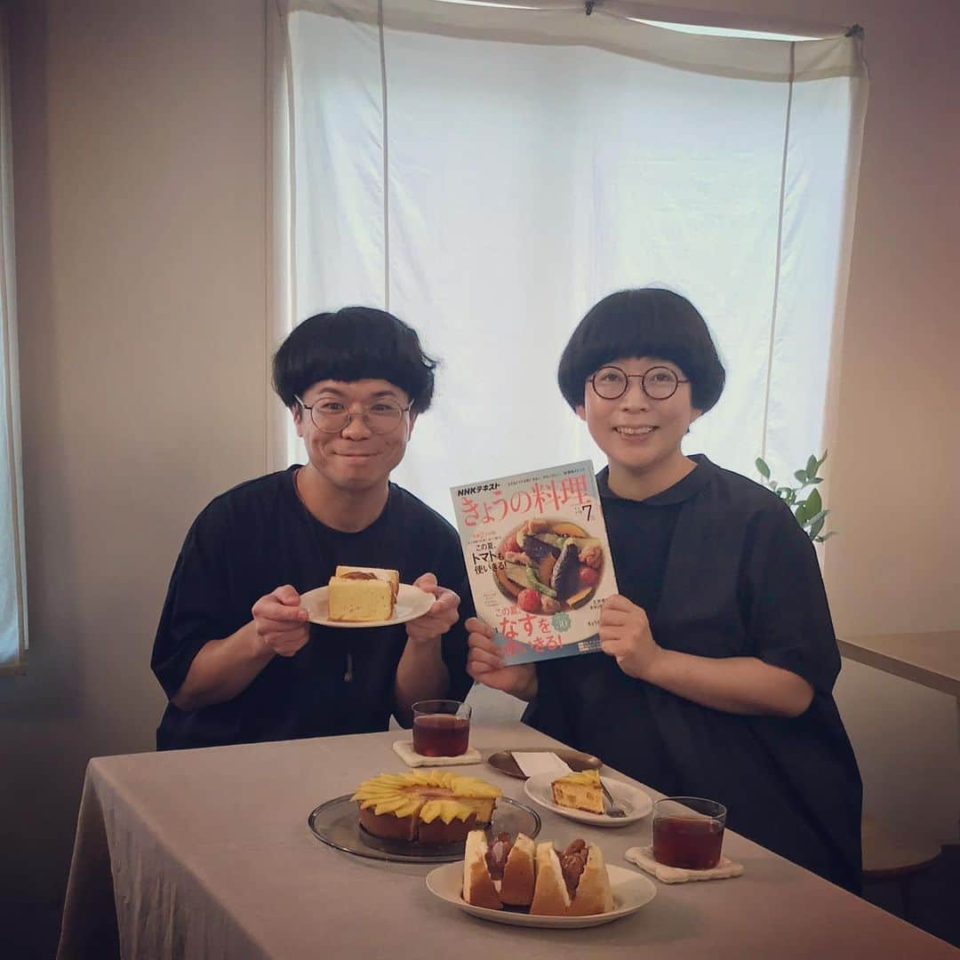 なかしましほ（foodmood）さんのインスタグラム写真 - (なかしましほ（foodmood）Instagram)「NHK「きょうの料理」７月号で、ムラヨシマサユキ先生とふたりで夏の焼菓子をご紹介しています。  放送は7/9、おもしろくて楽しい焼菓子の時間、ぜひ観ていただけたらうれしいです。  #ムラヨシマサユキ #なかしましほ #きょうの料理 #姉弟感 #コント風」6月24日 16時00分 - foodmoodshop