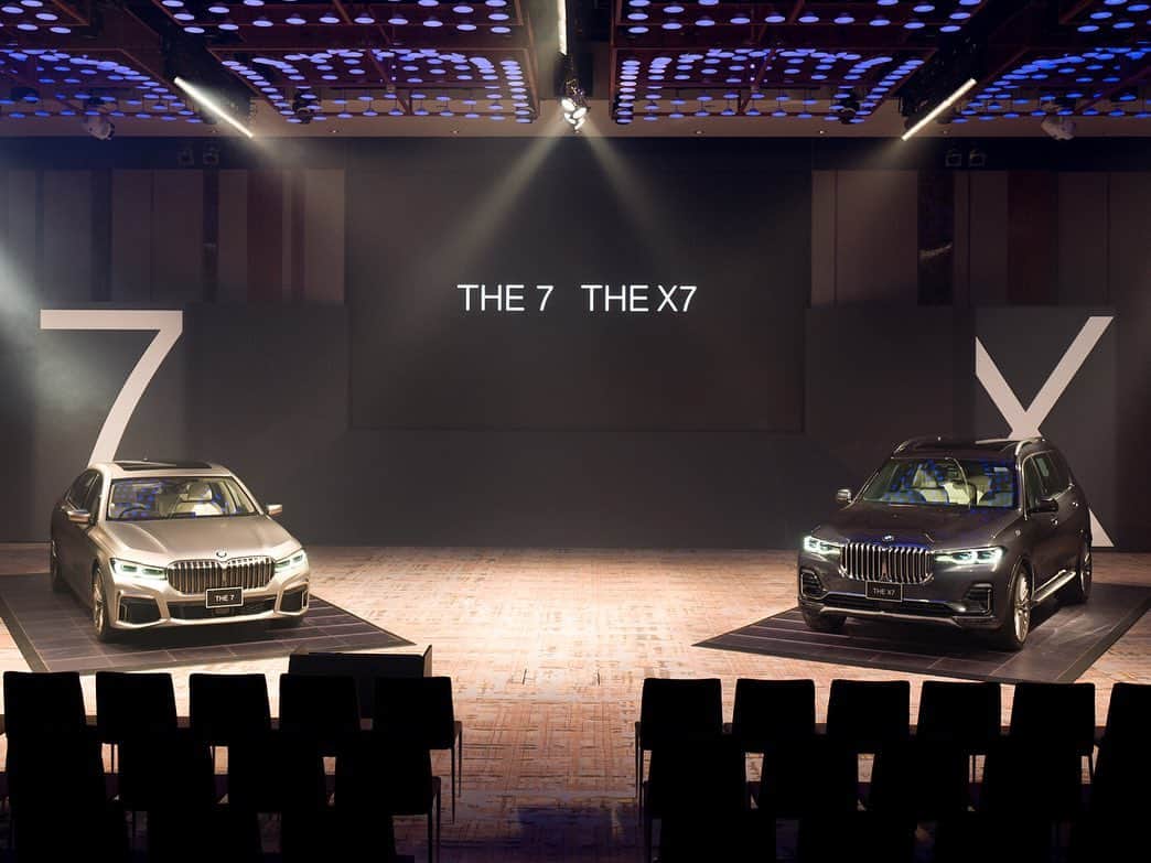 BMW Japanさんのインスタグラム写真 - (BMW JapanInstagram)「. "THE X7", "THE 7" ついに日本初登場。 . 本日行われたプレスイベントにて、BMWの新たなラグジュアリーモデル「ニューBMW X7」と「ニューBMW 7シリーズ」がアンベールされました。 . さらに会場には、ニューBMW 8シリーズ クーペ / カブリオレも登場。 . 新たな時代の幕開けを告げる、BMWの進化するラグジュアリーが、会場中の視線を惹きつけました。 . #THE7 #TheX7 . #BMW #駆けぬける歓び #BMWJapan #BMWWorld #BMWPost #BMWgram #BMWlovers #BMWlife #BMWlove #BMWforlife #BMWcar」6月24日 16時07分 - bmwjapan