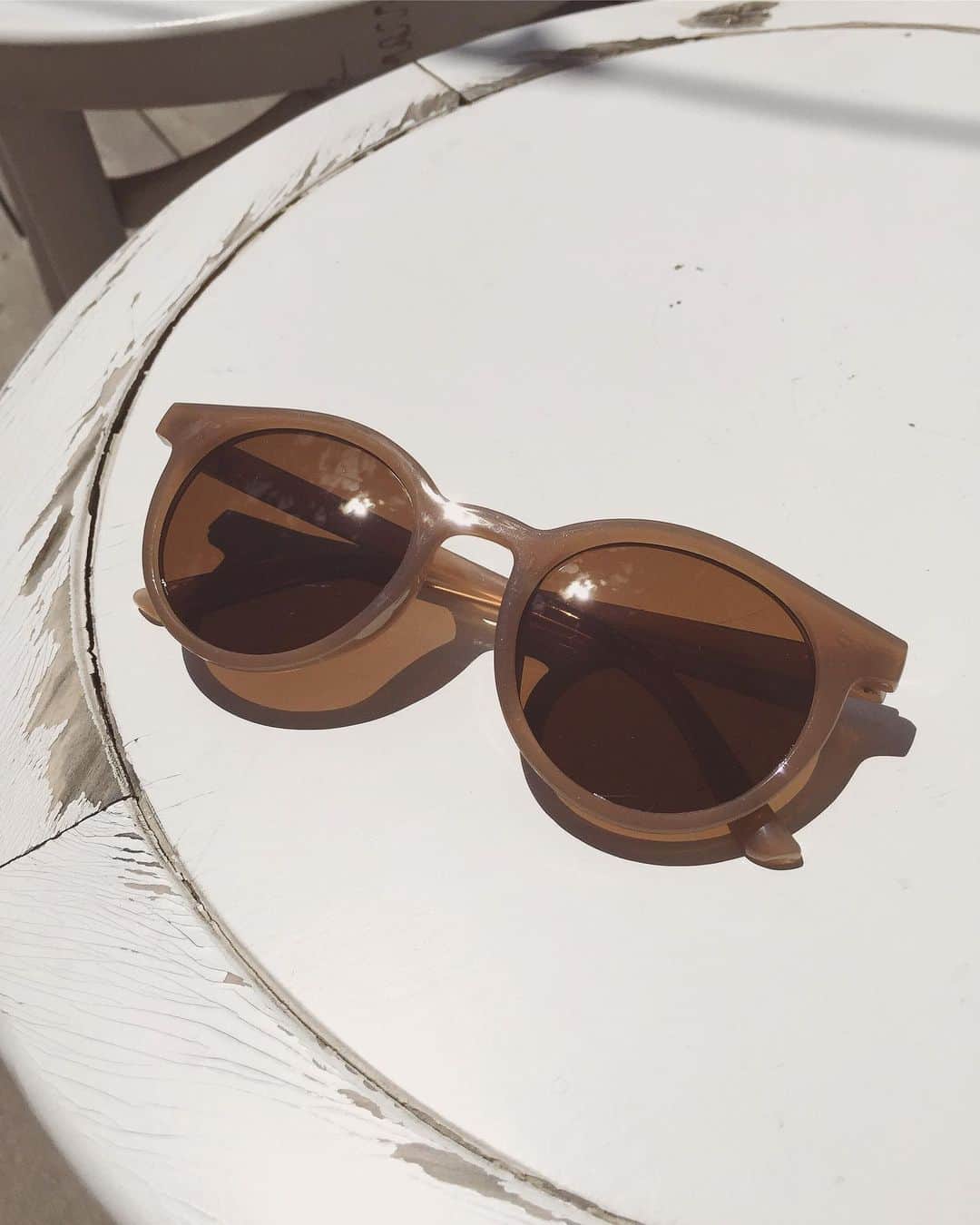 階上実穂さんのインスタグラム写真 - (階上実穂Instagram)「お待たせしました👏 本日20:00予約販売START♩¨̮⑅* COLOR SUNGLASSES ¥1,900(税込)  みんなぜひGETしてね〜🌞🌵🧡 #sunvivian #newarreval #sunglasses #beige #サングラス #ベージュ #新作 #プチプラ」6月24日 16時22分 - miho_ishigami