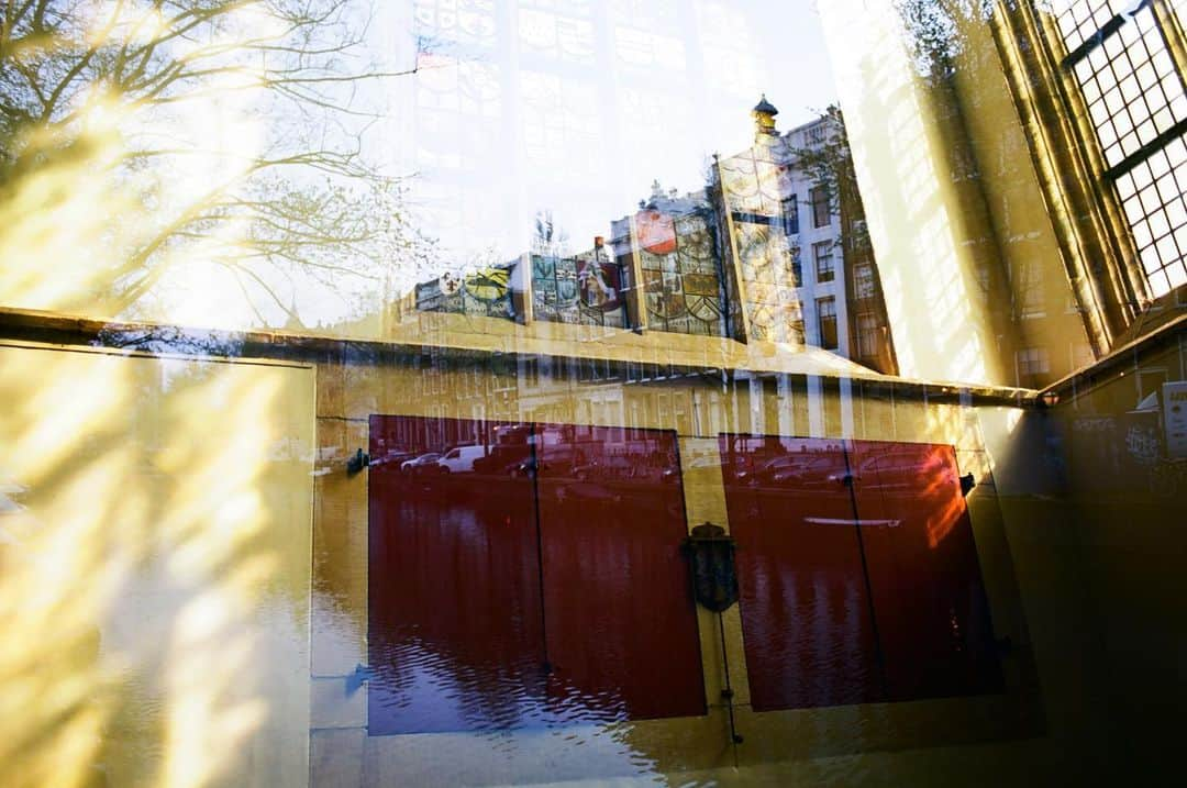 ジェナ・マローンさんのインスタグラム写真 - (ジェナ・マローンInstagram)「Take the time for time outside of your own damn mind. The oldest church in Amsterdam. Beholding the glory of an installation art piece by my hero’s of sound #janetcardiffandgeorgeburesmiller」6月24日 16時15分 - jenamalone