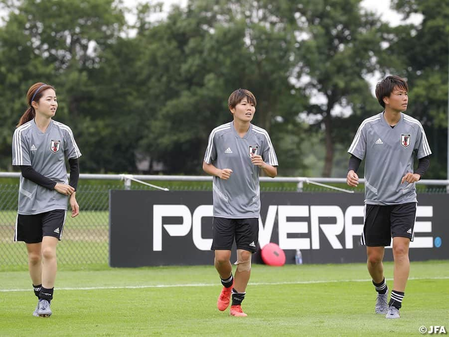 日本サッカー協会さんのインスタグラム写真 - (日本サッカー協会Instagram)「6/23(日)、完全非公開で行われたこの日のトレーニング。トレーニングが終わり、ダウンをして練習から引き上げてくる選手たち。#横山久美 #籾木結花 選手は大部コーチのストップがかかるまでシュート練習を行っていました！ ・ ✍️JFA.jpでは、活動レポートを掲載中！ ・ ＜FIFA女子ワールドカップフランス2019＞ なでしこジャパン🇯🇵試合日程  6/10 25:00｜0-0アルゼンチン🇦🇷 6/14 22:00｜2-1 スコットランド🏴󠁧󠁢󠁳󠁣󠁴󠁿 6/20 04:00｜0-2イングランド🏴󠁧󠁢󠁥󠁮󠁧󠁿 6/26 04:00｜vsオランダ🇳🇱 📺フジテレビ系列、NHK BS、J SPORTSで生中継！ ・ #nadeshiko #世界のなでしこ #なでしこジャパン#FIFAWWC」6月24日 16時16分 - japanfootballassociation