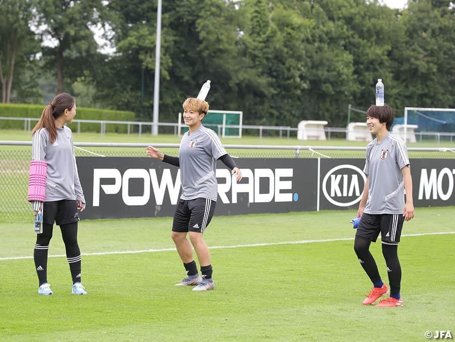 日本サッカー協会さんのインスタグラム写真 - (日本サッカー協会Instagram)「6/23(日)、完全非公開で行われたこの日のトレーニング。トレーニングが終わり、ダウンをして練習から引き上げてくる選手たち。#横山久美 #籾木結花 選手は大部コーチのストップがかかるまでシュート練習を行っていました！ ・ ✍️JFA.jpでは、活動レポートを掲載中！ ・ ＜FIFA女子ワールドカップフランス2019＞ なでしこジャパン🇯🇵試合日程  6/10 25:00｜0-0アルゼンチン🇦🇷 6/14 22:00｜2-1 スコットランド🏴󠁧󠁢󠁳󠁣󠁴󠁿 6/20 04:00｜0-2イングランド🏴󠁧󠁢󠁥󠁮󠁧󠁿 6/26 04:00｜vsオランダ🇳🇱 📺フジテレビ系列、NHK BS、J SPORTSで生中継！ ・ #nadeshiko #世界のなでしこ #なでしこジャパン#FIFAWWC」6月24日 16時16分 - japanfootballassociation