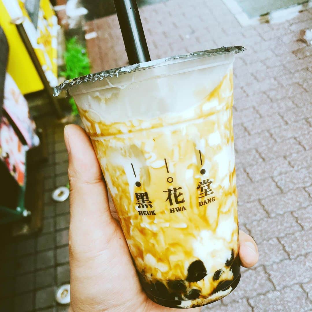 北見寛明のインスタグラム：「タピ #タピ旅 #黒花堂 #ここのタピオカ #食感だいぶチャラい #もちやわ #マットレスに敷いて寝たい #だいぶ寝れそう #おススメタピ」